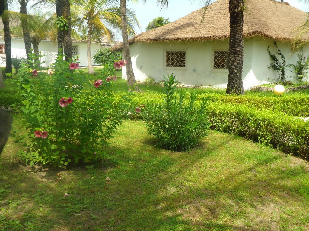 Hotel Katakalousse Yembakana Экстерьер фото